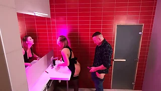 CAM Approximately THE PUBLIC TOILETTE Approximately THE NIGHT CLUB &colon; Shacking up STRANGERS
